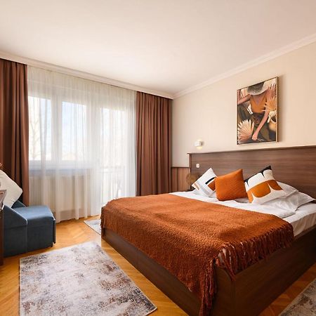 Szilfa Etterem Mariann Apartman Hajdúszoboszló Exterior foto
