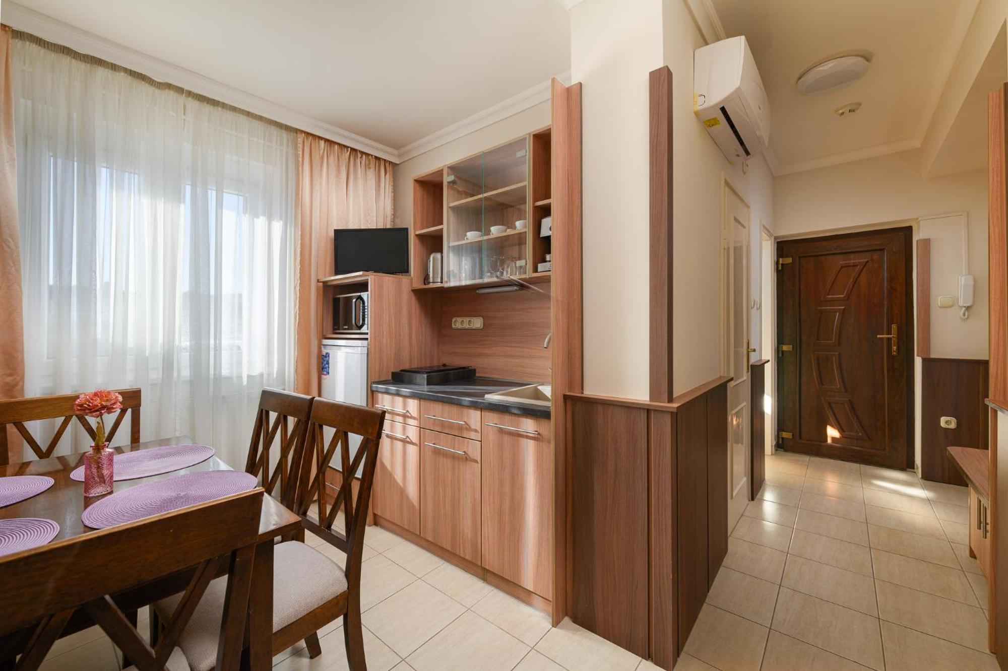 Szilfa Etterem Mariann Apartman Hajdúszoboszló Exterior foto