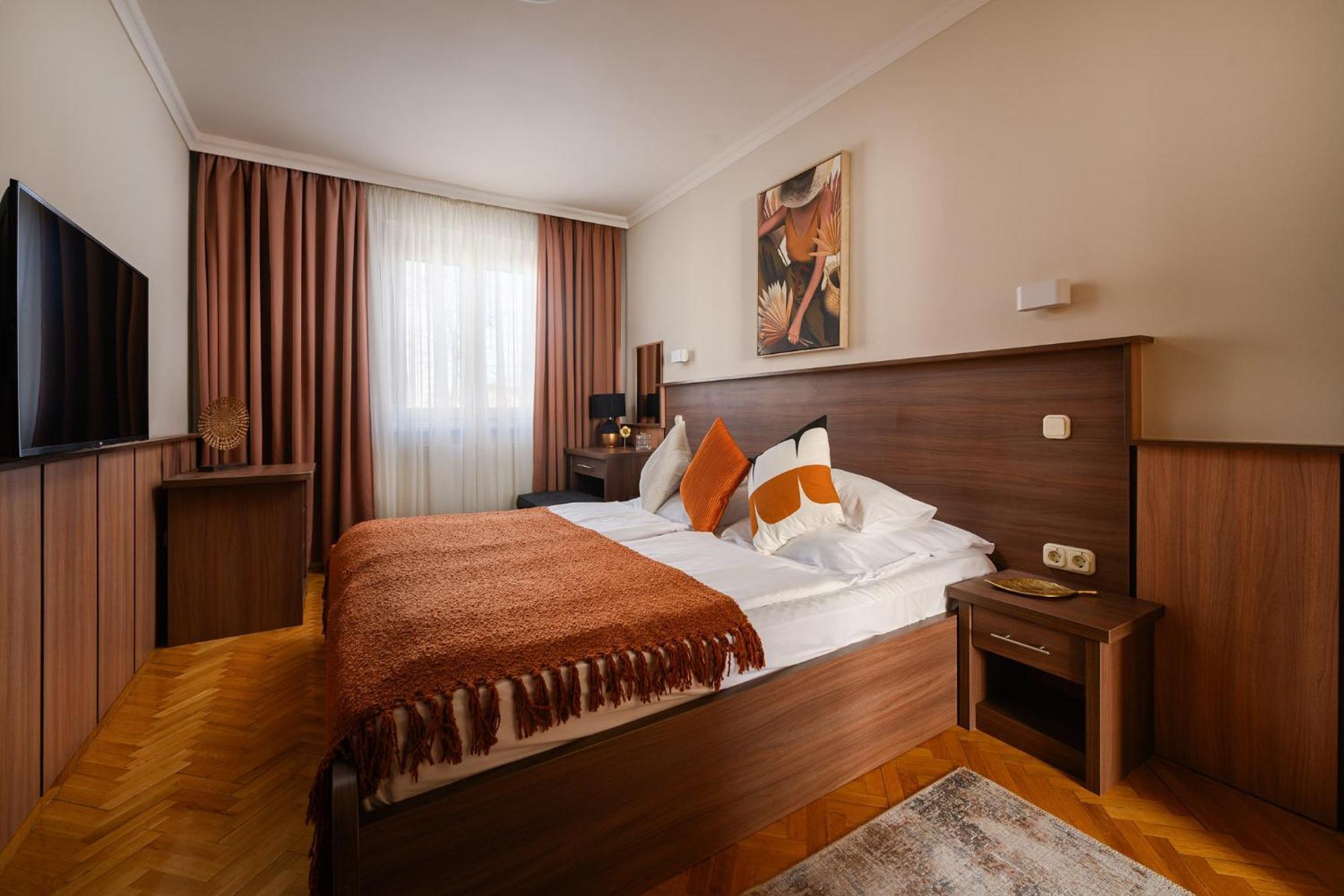 Szilfa Etterem Mariann Apartman Hajdúszoboszló Exterior foto